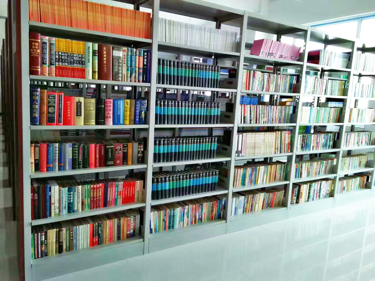 长春市现代职业技术学校图书馆